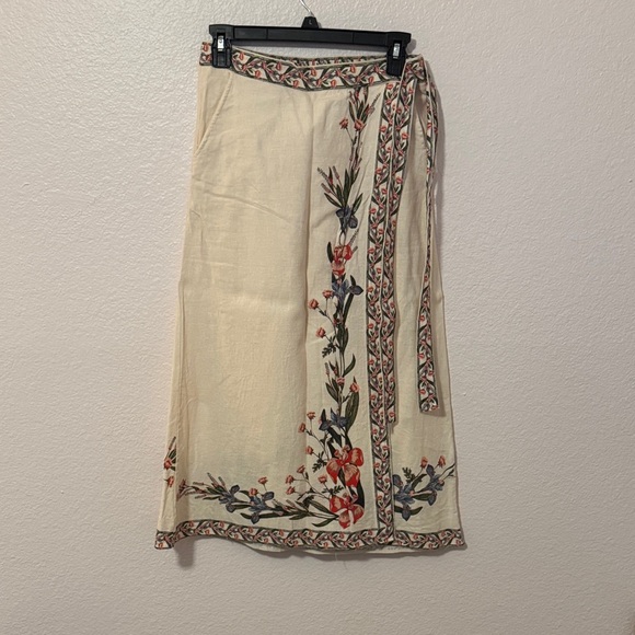 Max Studio Cream Skirt with Floral Embroidery - Picture 4 of 6